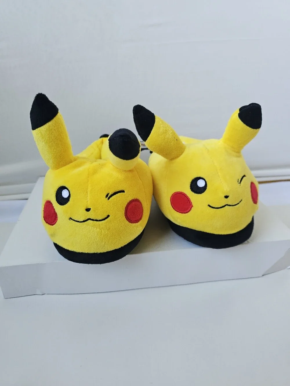 Pokémon Ground Up Pikachu 3D Plush Slippers Size 11-12 NWT